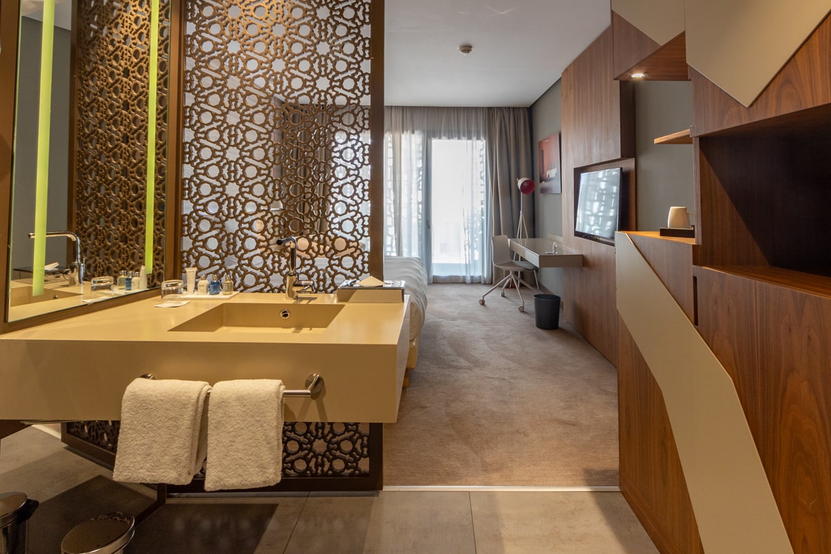 Salle de Bain qui donne sur le séjour