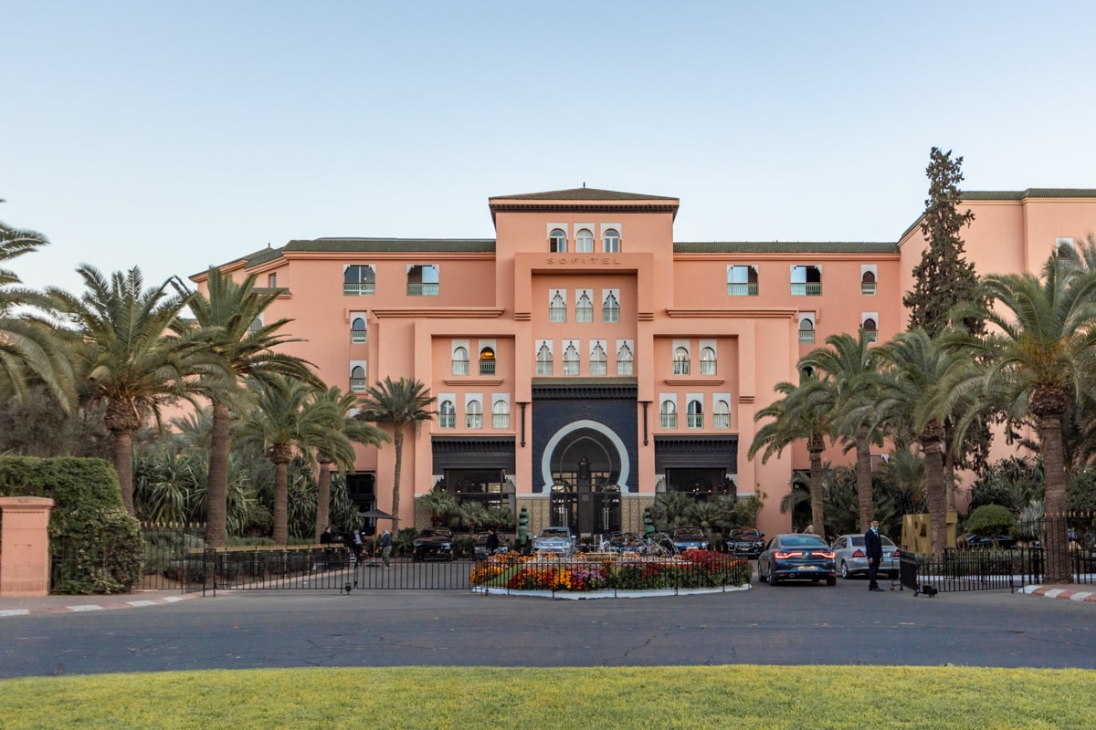 Façade du Sofitel depuis la rue