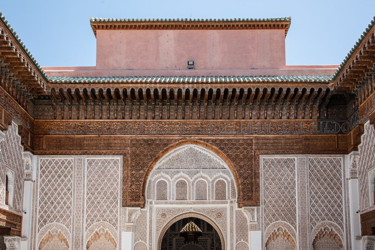 Façade de l'école coranique à Marrakech